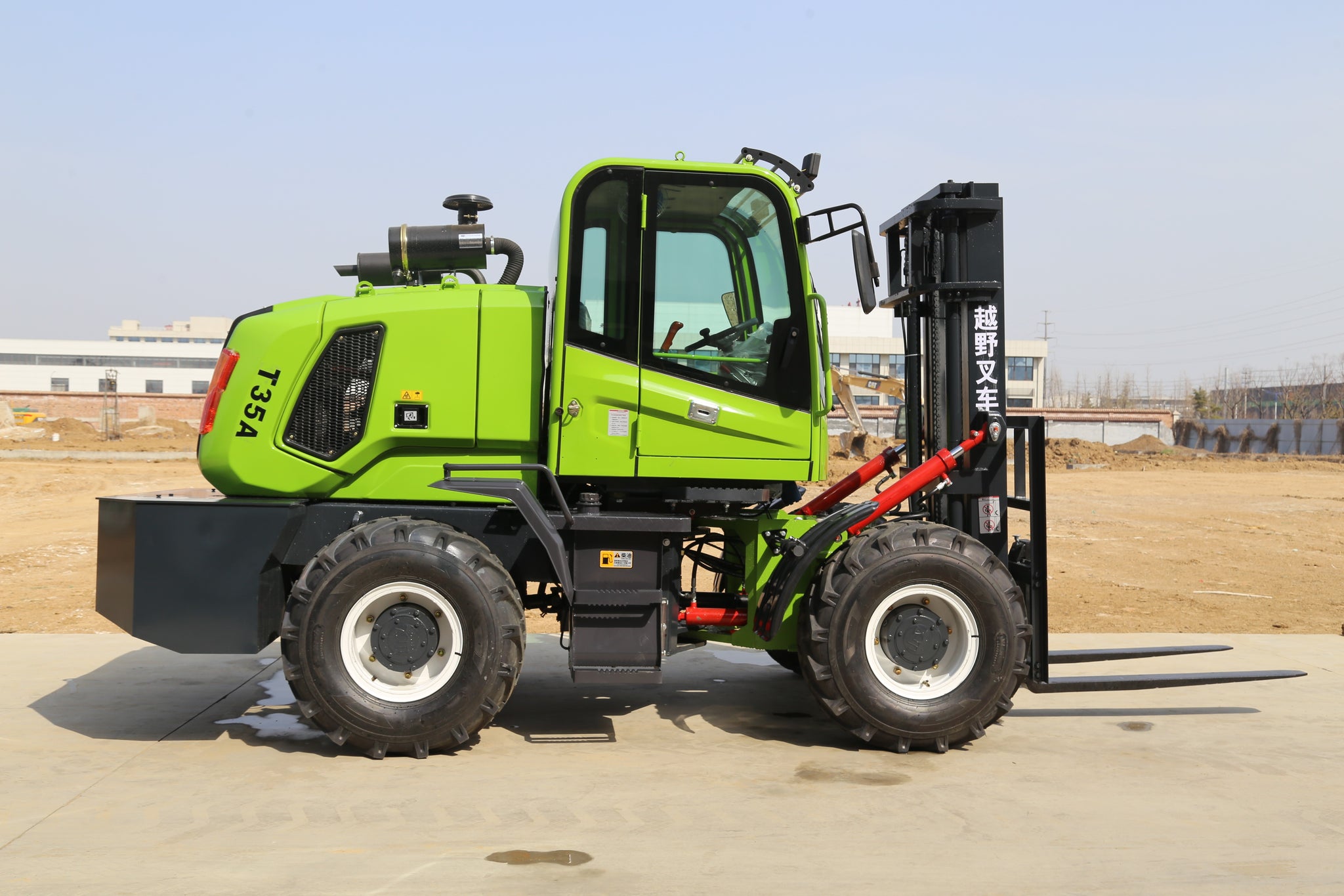 Norsen-30 All-terrain forklift