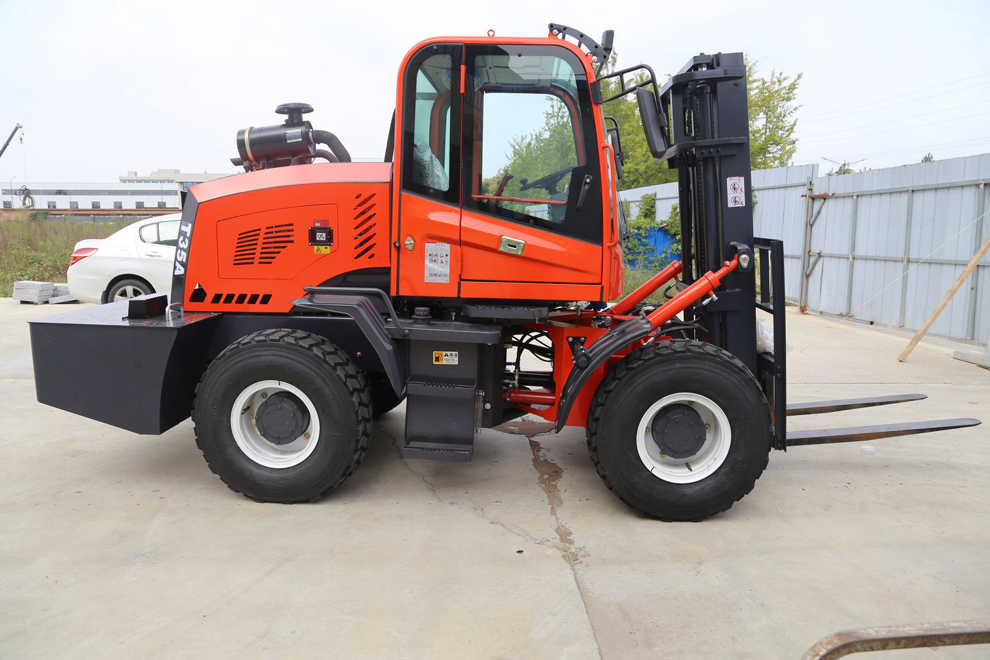 Norsen-35 All-terrain forklift