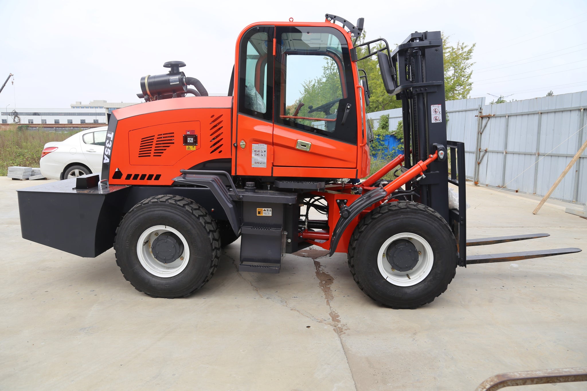 Norsen-35 All-terrain forklift